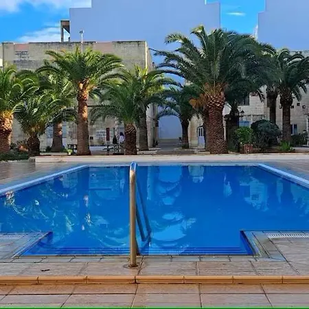 Seabreeze Retreat With Pool & Garden