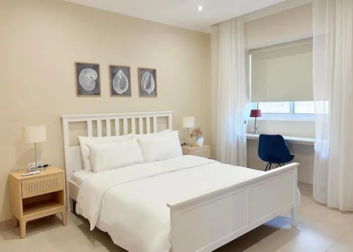 Seabreeze Retreat With Pool & Garden