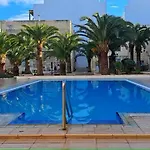 Seabreeze Retreat With Pool & Garden