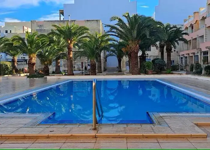 Seabreeze Retreat With Pool & Garden