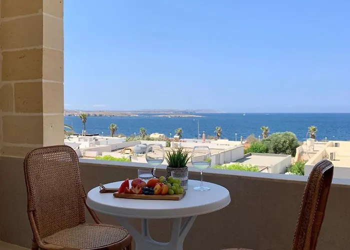 Seabreeze Retreat With Pool & Garden