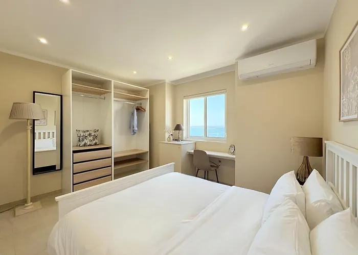 Διαμέρισμα Seabreeze Retreat With Pool & Garden