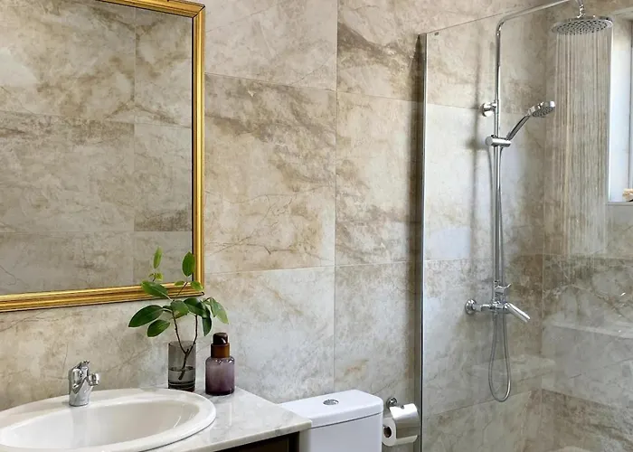 Διαμέρισμα Seabreeze Retreat With Pool & Garden *