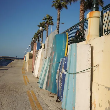 Seabreeze Retreat With Pool & Garden *